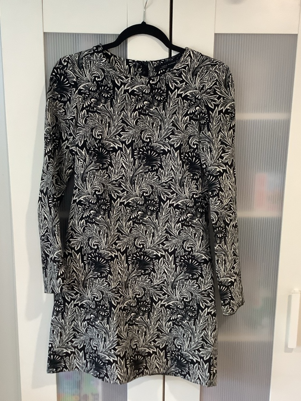 ZARA Woman Black & White Botanical Print Top